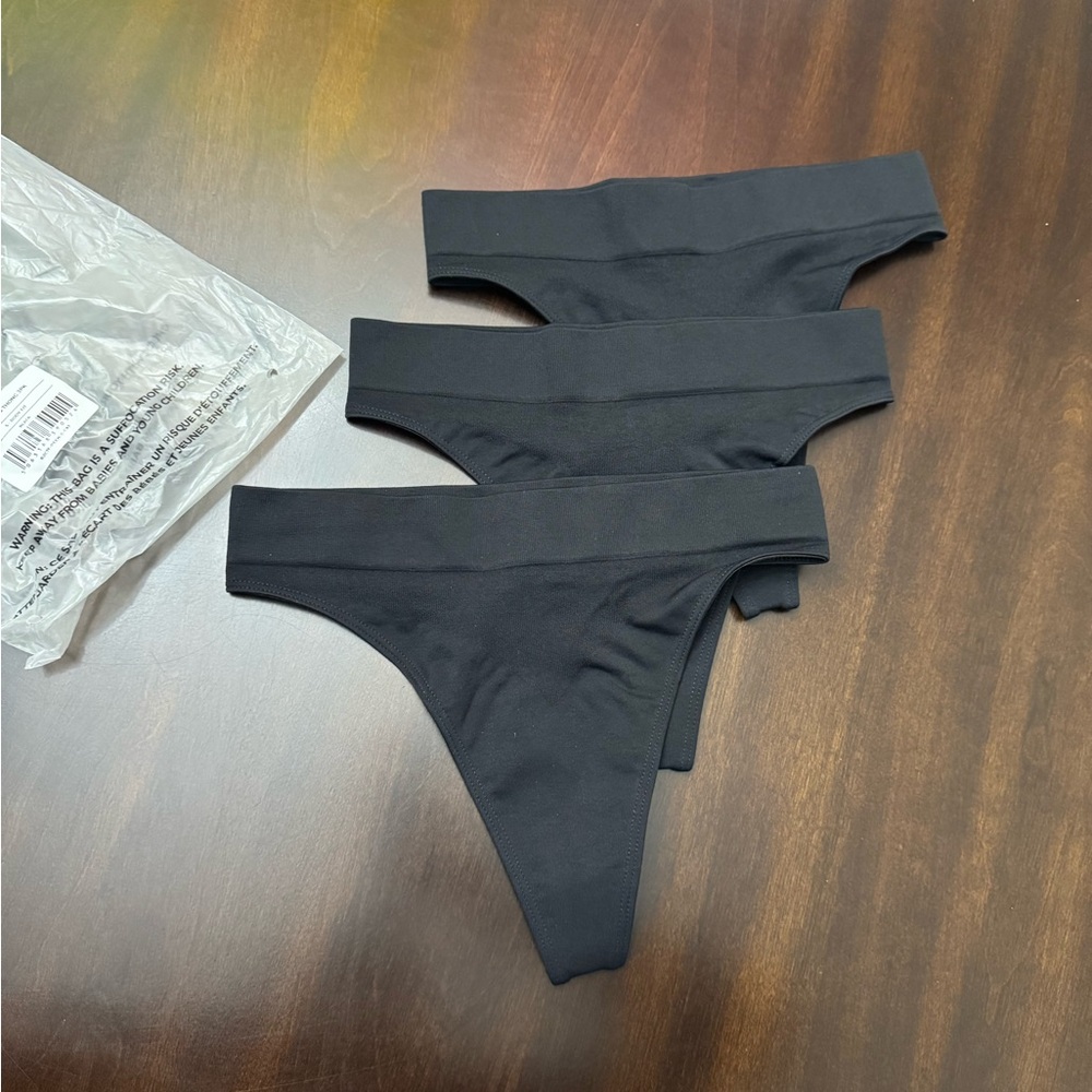 Women’s Gymshark Seamless Thong Trio